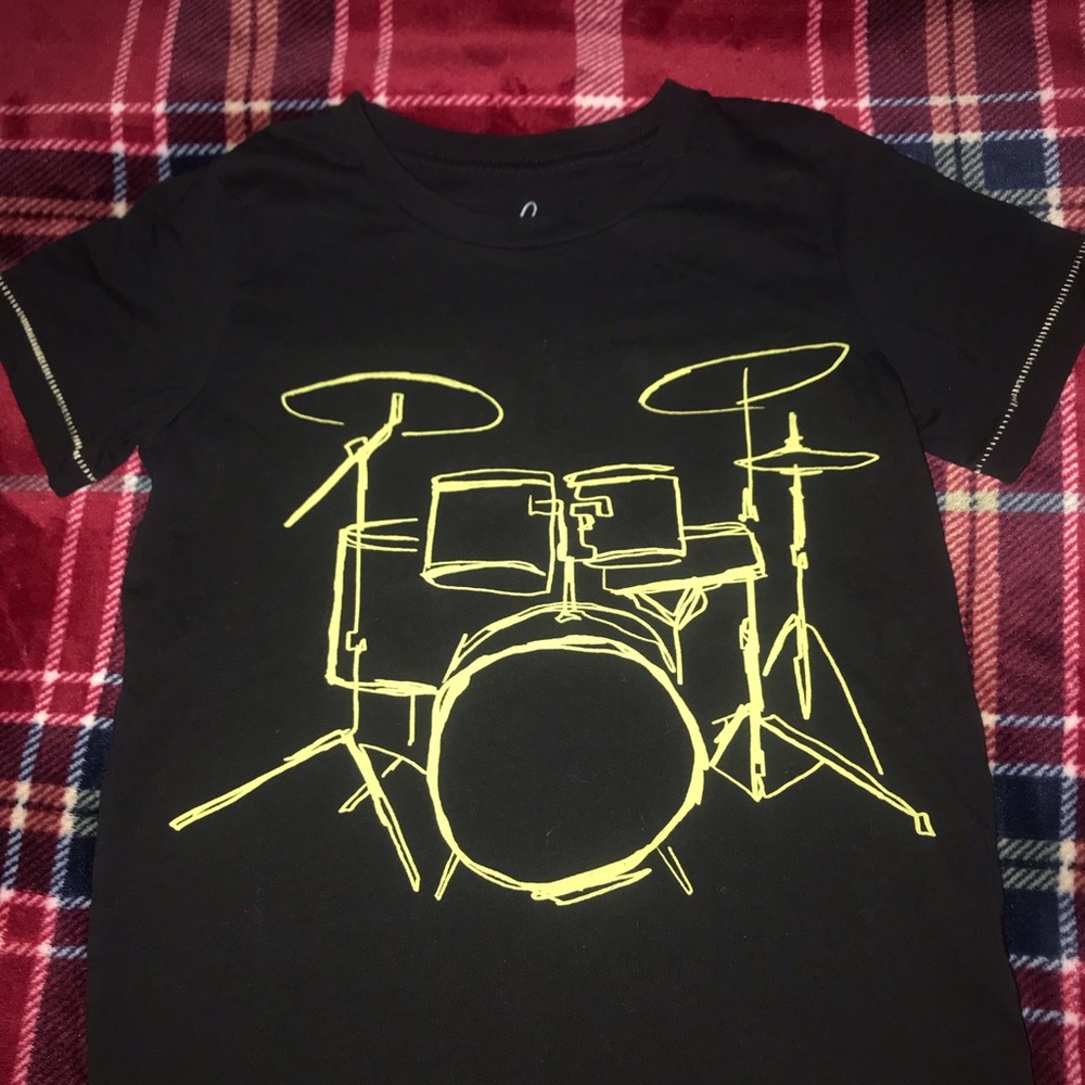 Peek Kids Black T-Shirt with Neon Yellow Drum Graphic Size 6/7
